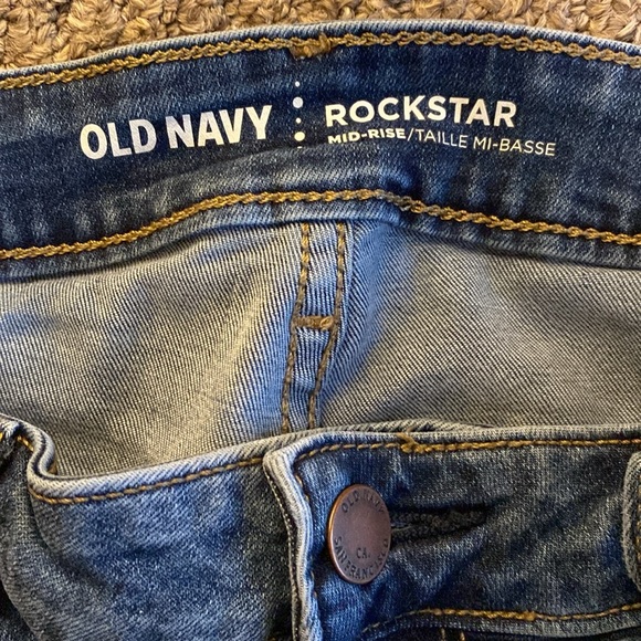 Old Navy Rockstar distressed skinny jeans. Size 6 short - Picture 2 of 3